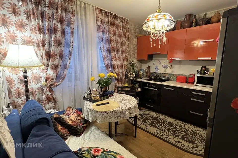 Продаётся 1-комнатная квартира, 42 м²