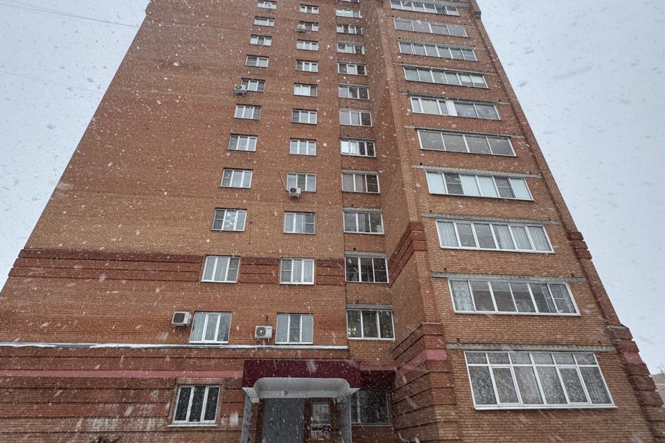 Продаётся 1-комнатная квартира, 67 м²