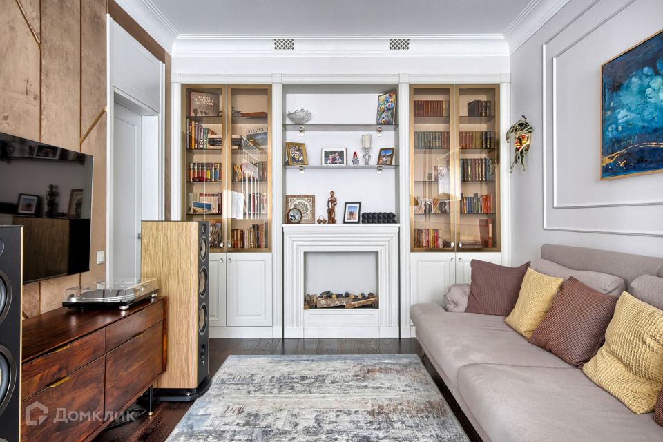 Продаётся 4-комнатная квартира, 122.4 м²