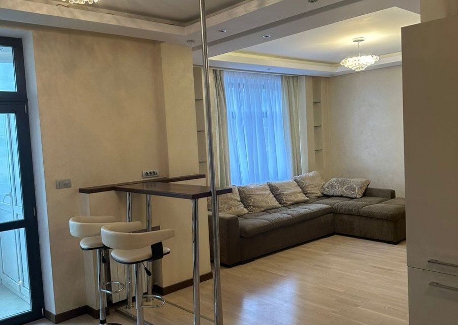 Сдаётся 2-комнатная квартира, 85 м²