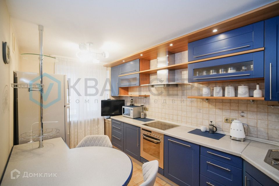 Продаётся 4-комнатная квартира, 140.6 м²