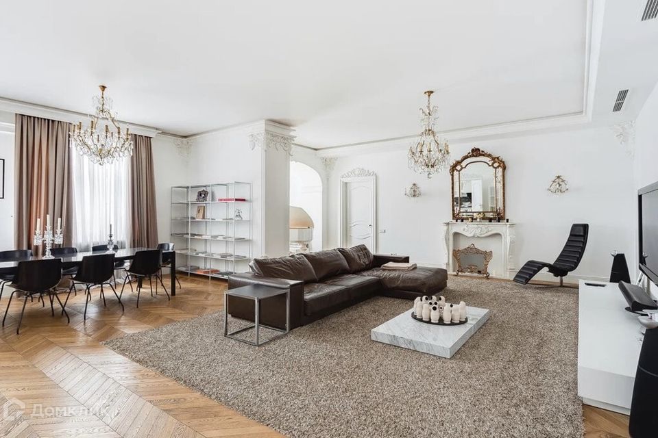 Сдаётся 4-комнатная квартира, 340 м²