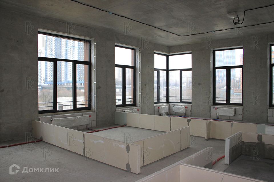 Продаётся 3-комнатная квартира, 104 м²