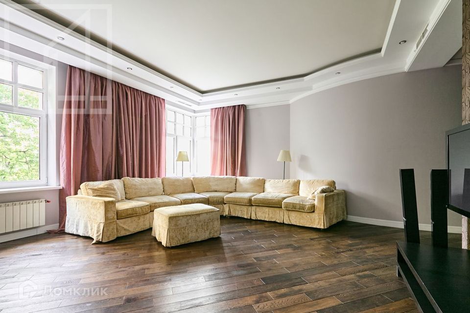 Сдаётся 4-комнатная квартира, 210 м²