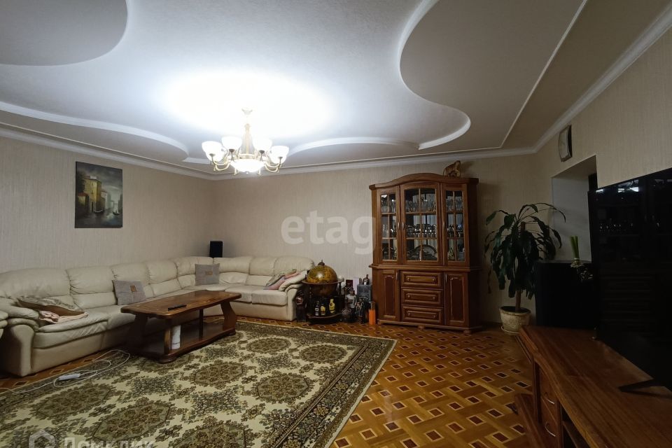Продаётся 4-комнатная квартира, 160.3 м²