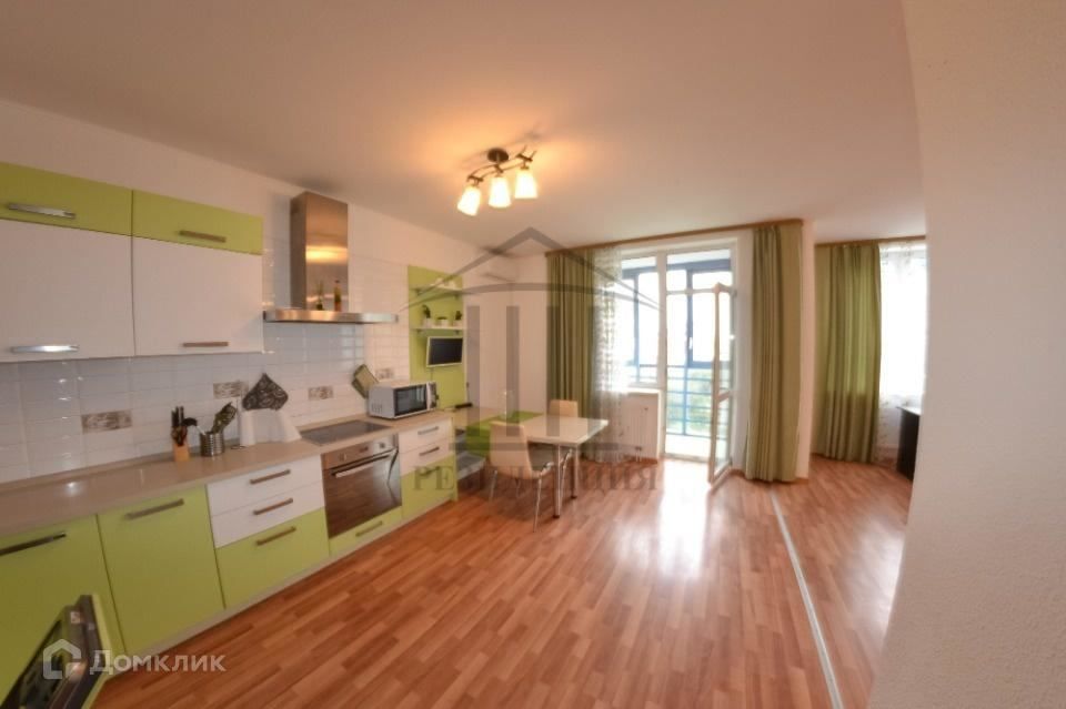 Сдаётся 2-комнатная квартира, 82.5 м²