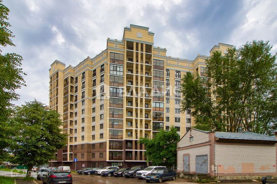 Продаётся 4-комнатная квартира, 206 м²