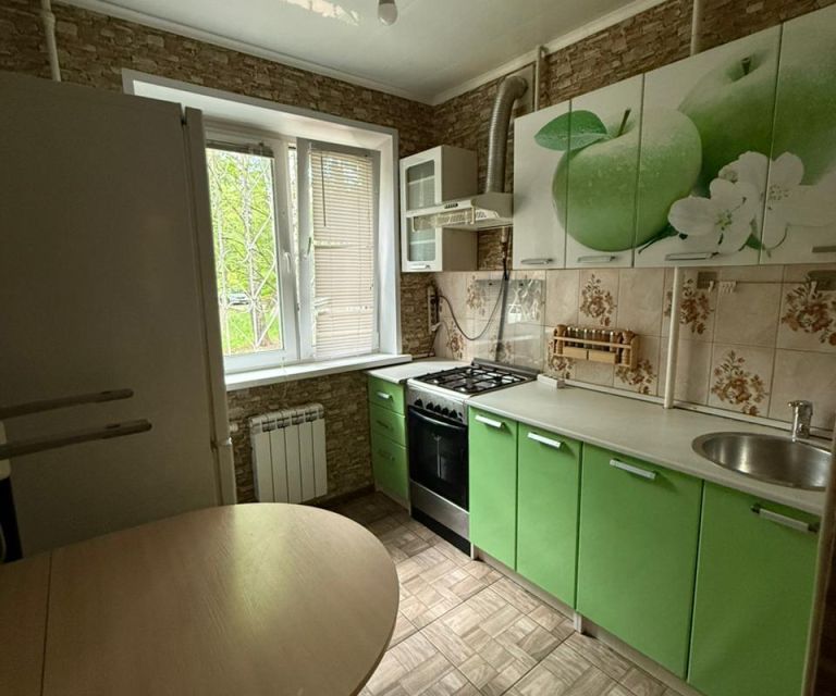 Сдаётся 3-комнатная квартира, 49.8 м²