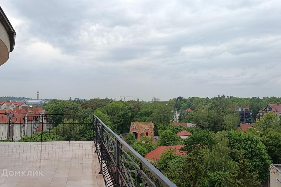 Продаётся 4-комнатная квартира, 187 м²