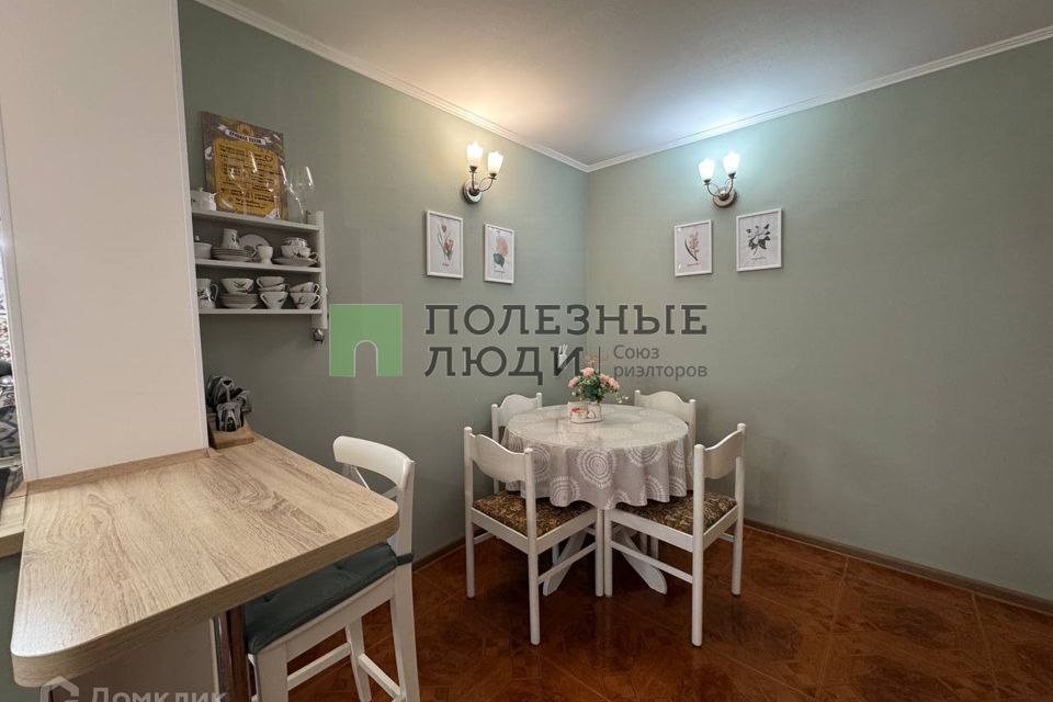 Продаётся 3-комнатная квартира, 121 м²