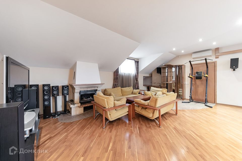 Продаётся 6-комнатная квартира, 250 м²