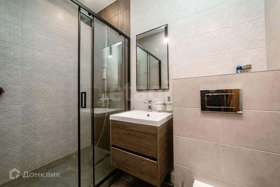 Продаётся 3-комнатная квартира, 174.5 м²