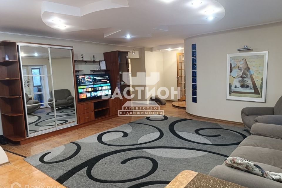 Продаётся 3-комнатная квартира, 109.3 м²