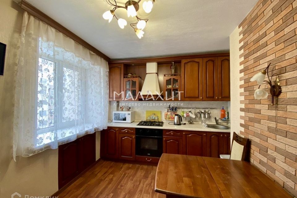 Сдаётся 4-комнатная квартира, 101 м²