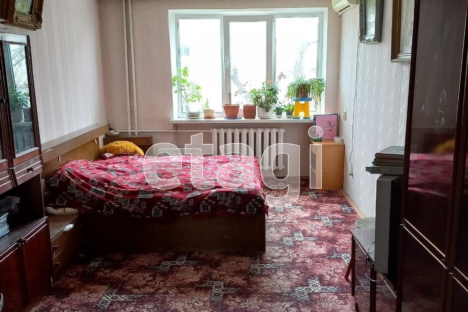 Продаётся комната в 3-комн. квартире, 65 м²
