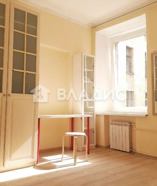 Продаётся комната в 4-комн. квартире, 93 м²