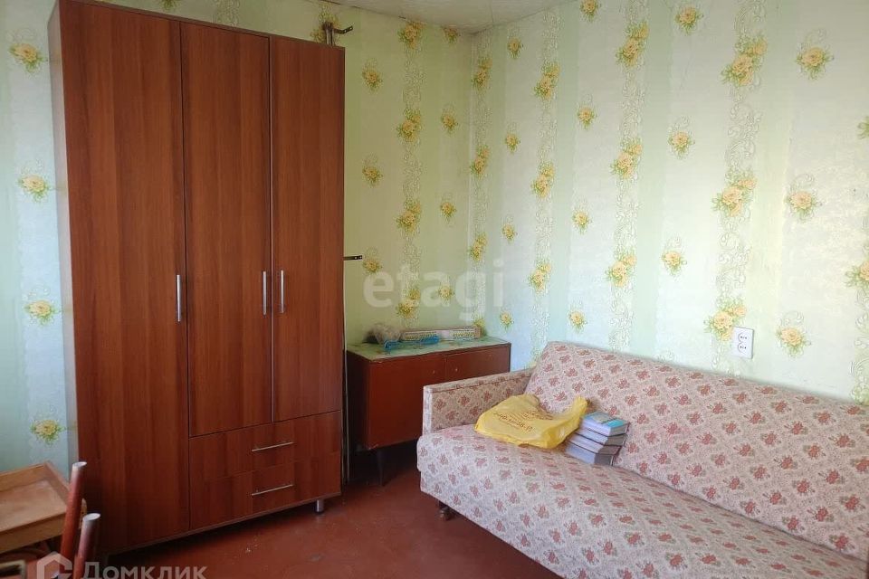 Продаётся 3-комнатная квартира, 48.7 м²