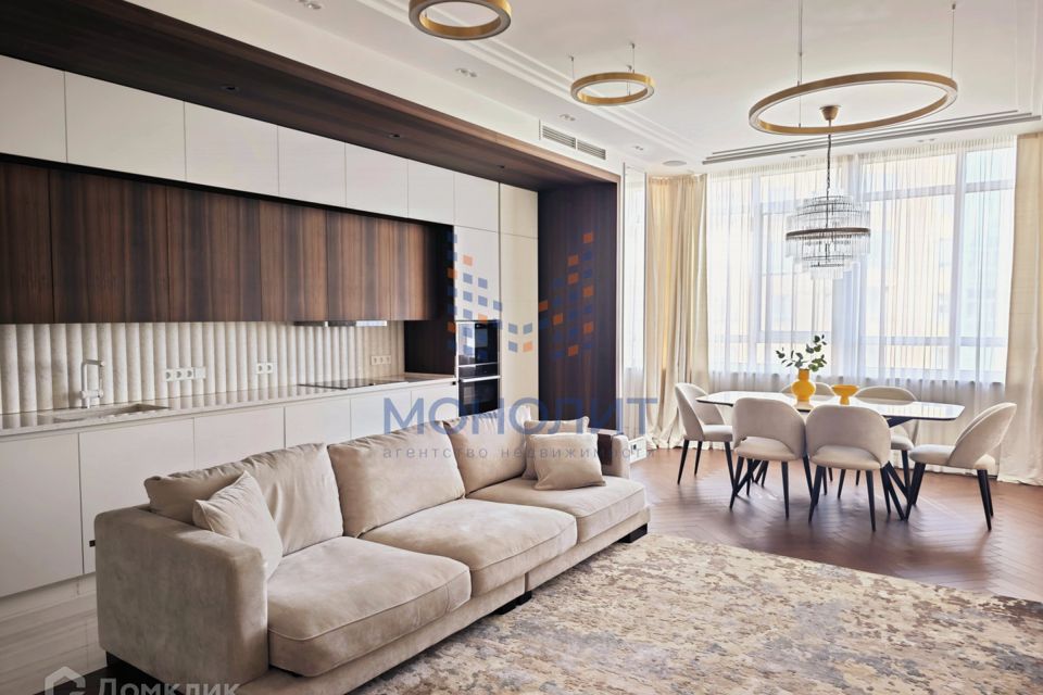 Продаётся 4-комнатная квартира, 166.6 м²