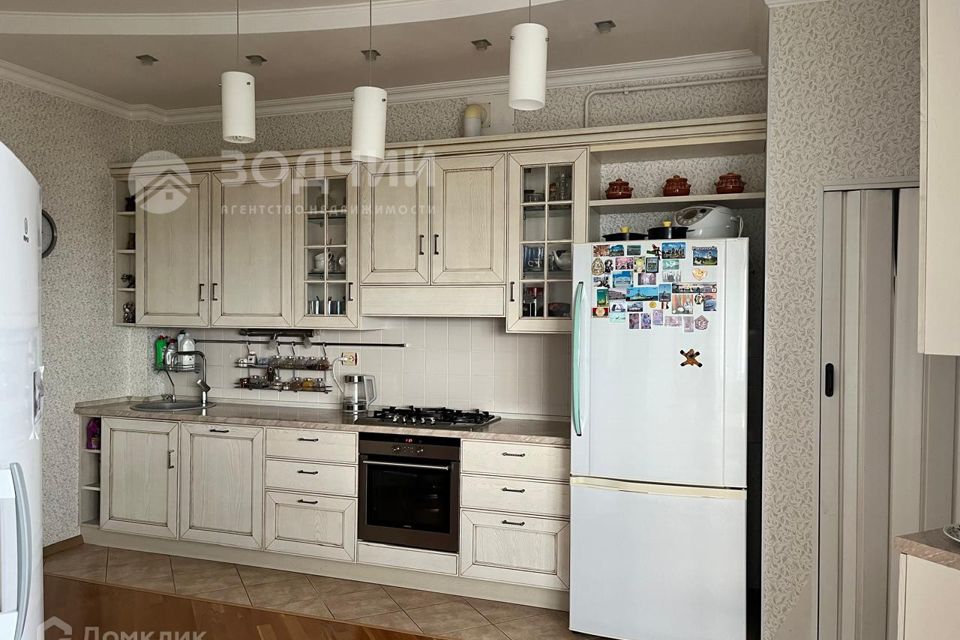 Продаётся 3-комнатная квартира, 165 м²