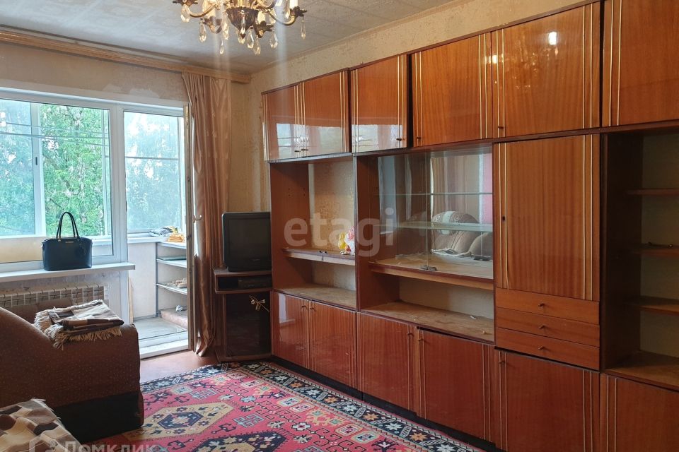 Продаётся 3-комнатная квартира, 48.4 м²