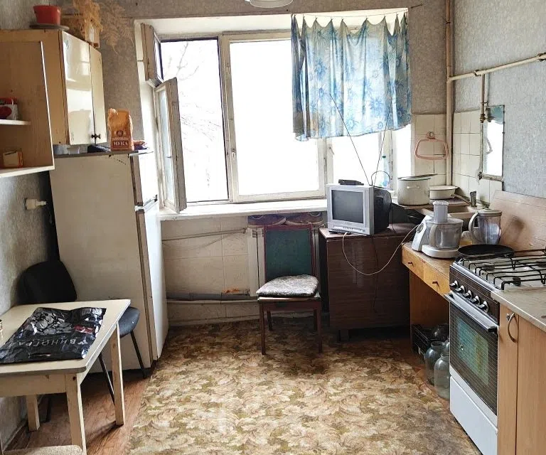 Продаётся 2 комнаты в 5-комн. квартире, 29.9 м²