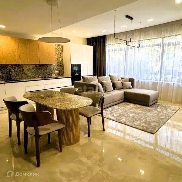 Продаётся 1-комнатная квартира, 72 м²