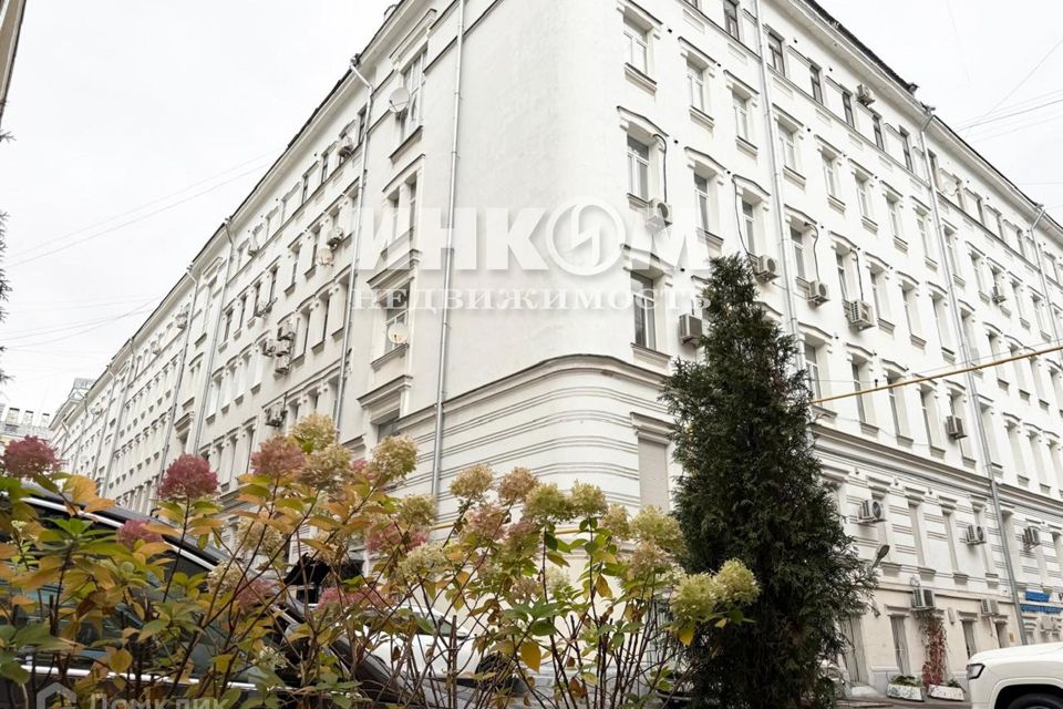 Продаётся 3-комнатная квартира, 192 м²