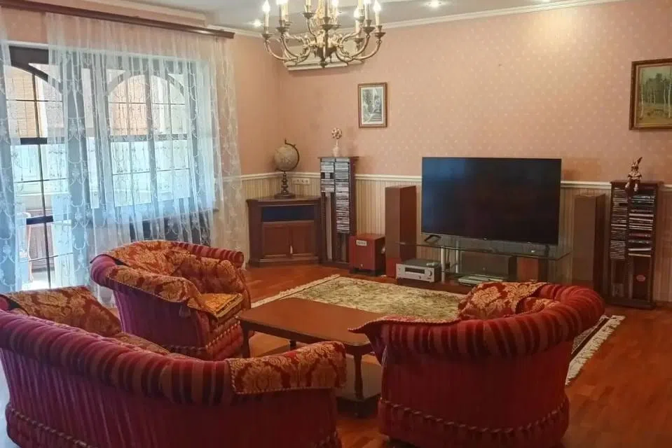 Сдаётся 3-комнатная квартира, 140 м²