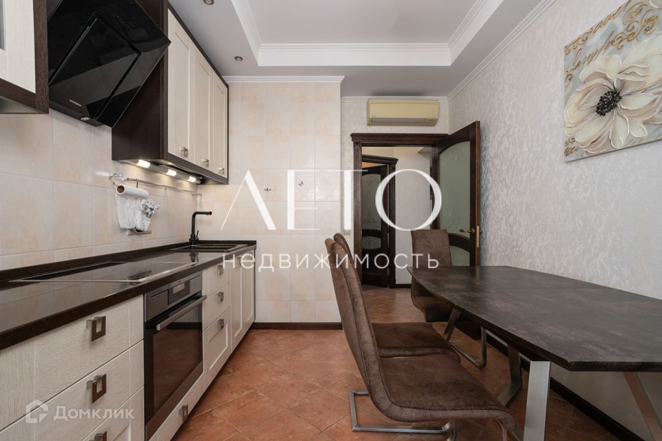 Продаётся 1-комнатная квартира, 68 м²