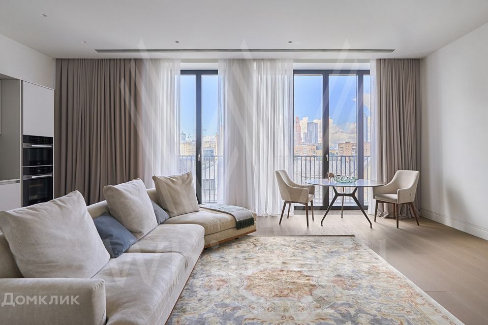 Продаётся 3-комнатная квартира, 139 м²