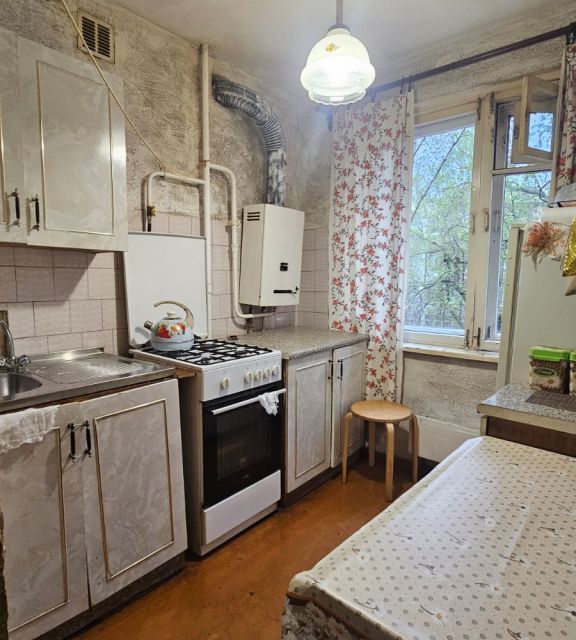 Продаётся 3-комнатная квартира, 50.3 м²