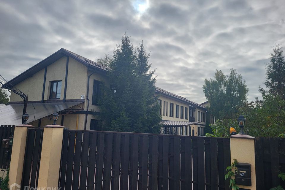 Продаётся 5-комнатная квартира, 302.6 м²