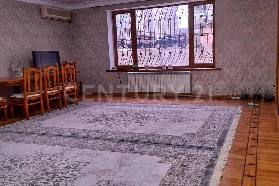 Продаётся 4-комнатная квартира, 125 м²