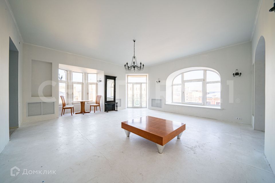 Продаётся 7-комнатная квартира, 206.7 м²