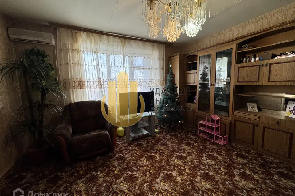 Продаётся 4-комнатная квартира, 66.4 м²