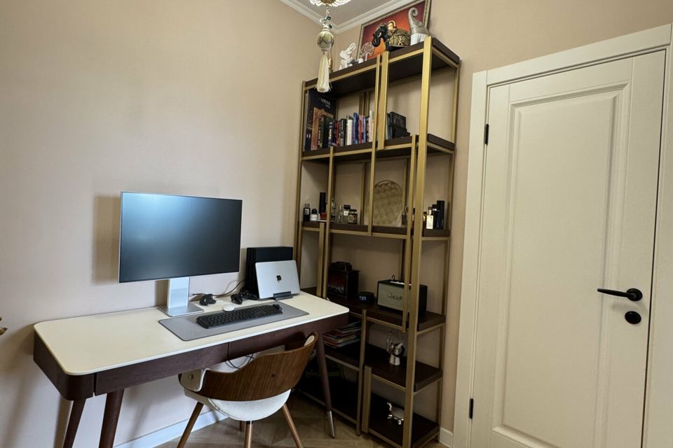 Продаётся 1-комнатная квартира, 63.8 м²