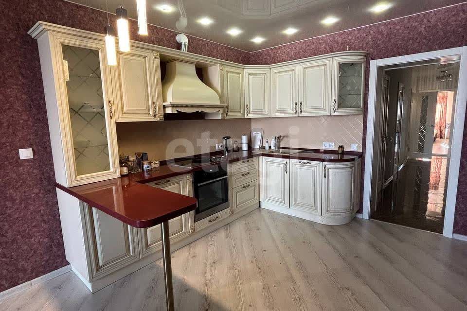Продаётся 3-комнатная квартира, 134 м²