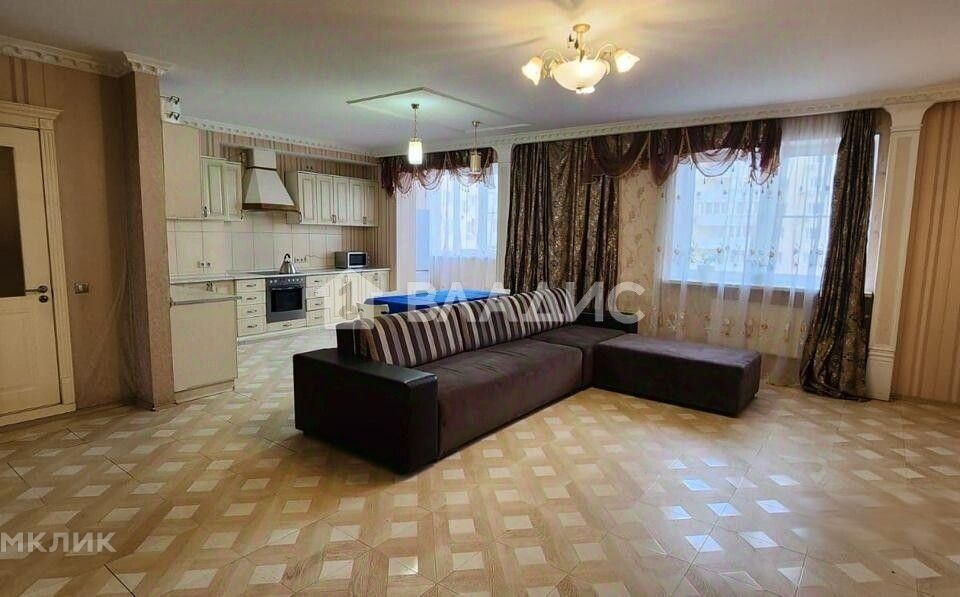 Продаётся 3-комнатная квартира, 100.4 м²