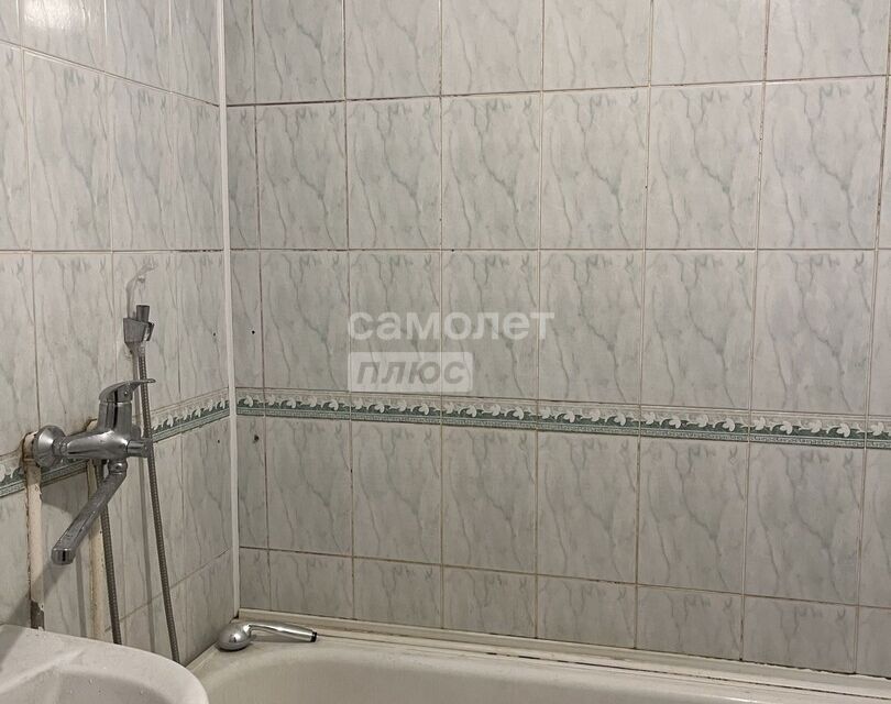 Продаётся 4-комнатная квартира, 77.6 м²