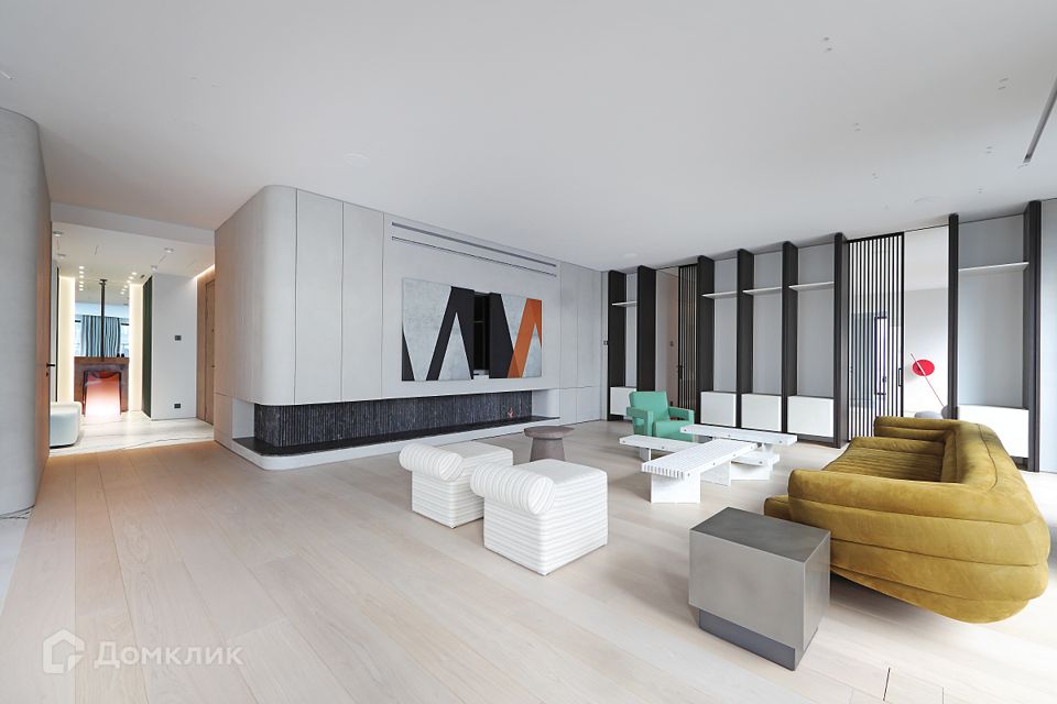 Продаётся 5-комнатная квартира, 296 м²