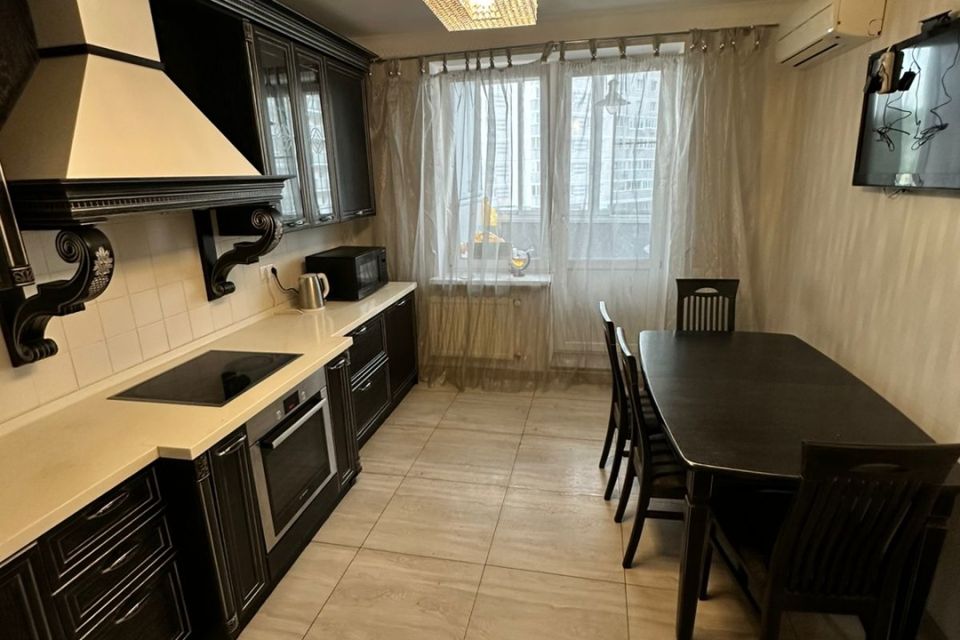 Продаётся 3-комнатная квартира, 104 м²