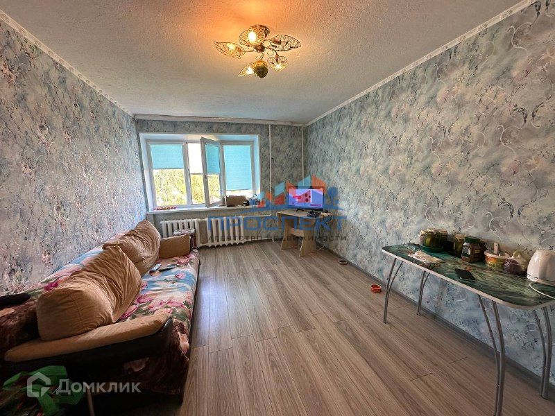 Продаётся комната в 8-комн. квартире, 80 м²