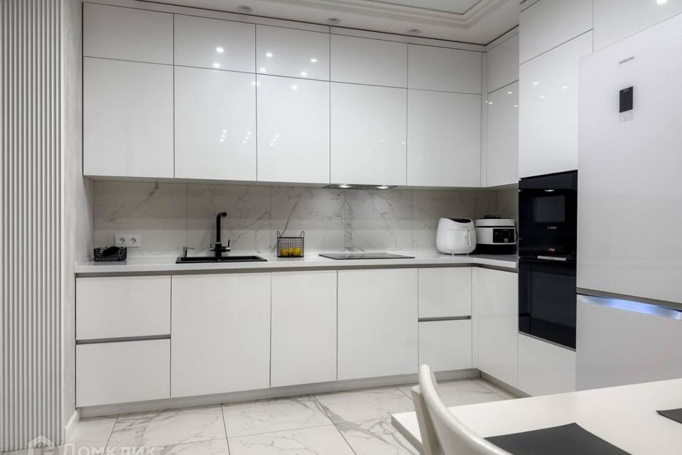 Продаётся 3-комнатная квартира, 138.1 м²