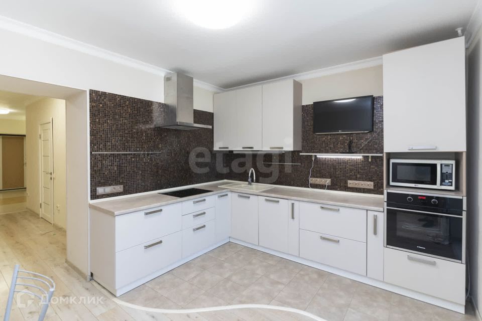 Продаётся 3-комнатная квартира, 101.8 м²