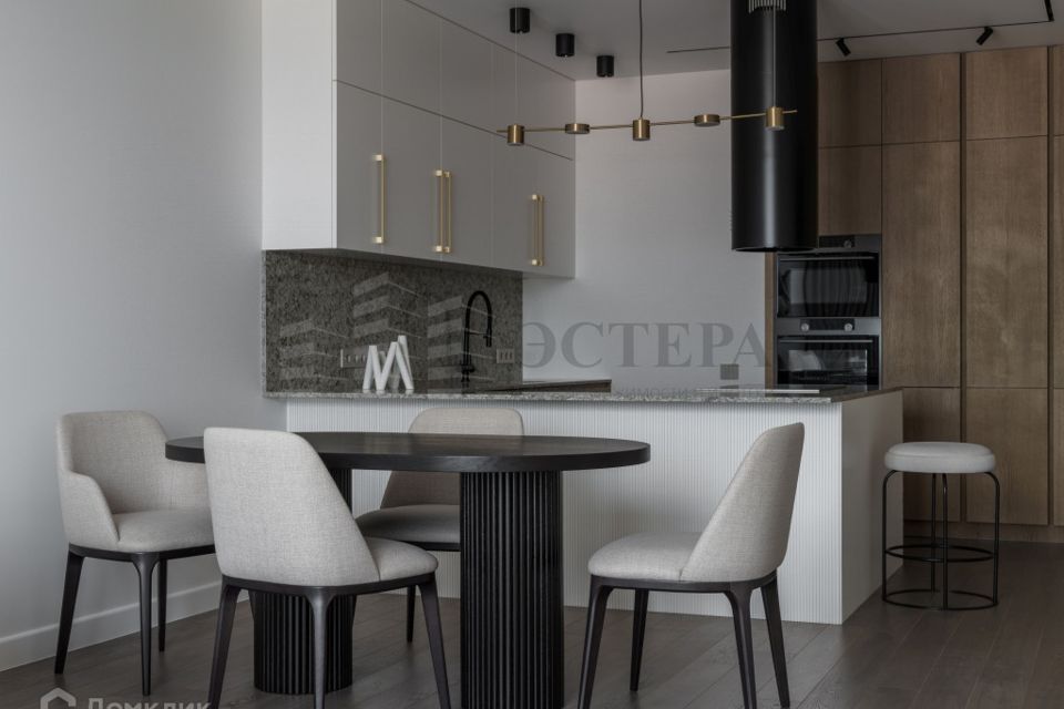 Продаётся 3-комнатная квартира, 105 м²