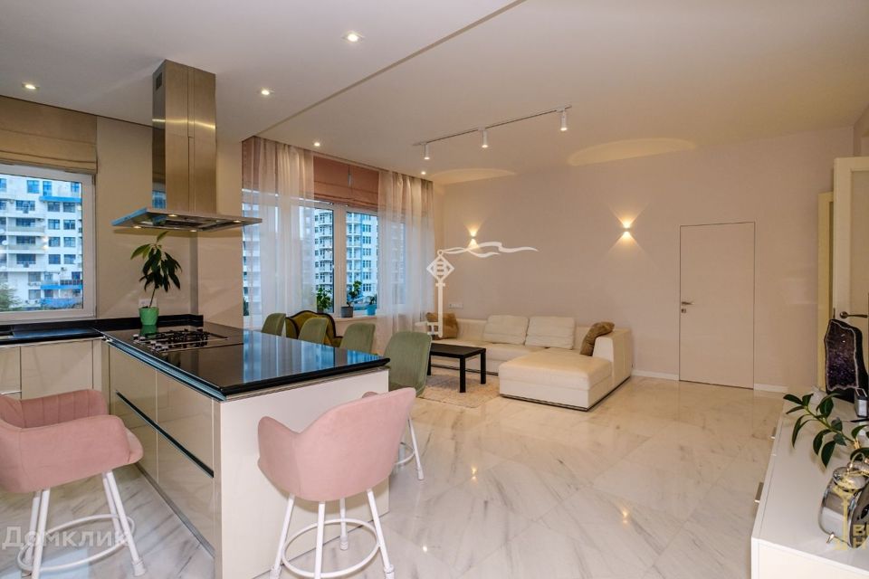 Продаётся 4-комнатная квартира, 190 м²