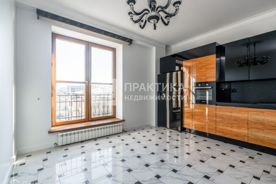 Продаётся 4-комнатная квартира, 153.2 м²