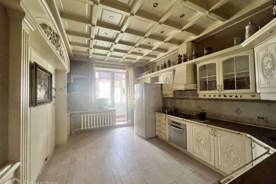 Продаётся 3-комнатная квартира, 130 м²