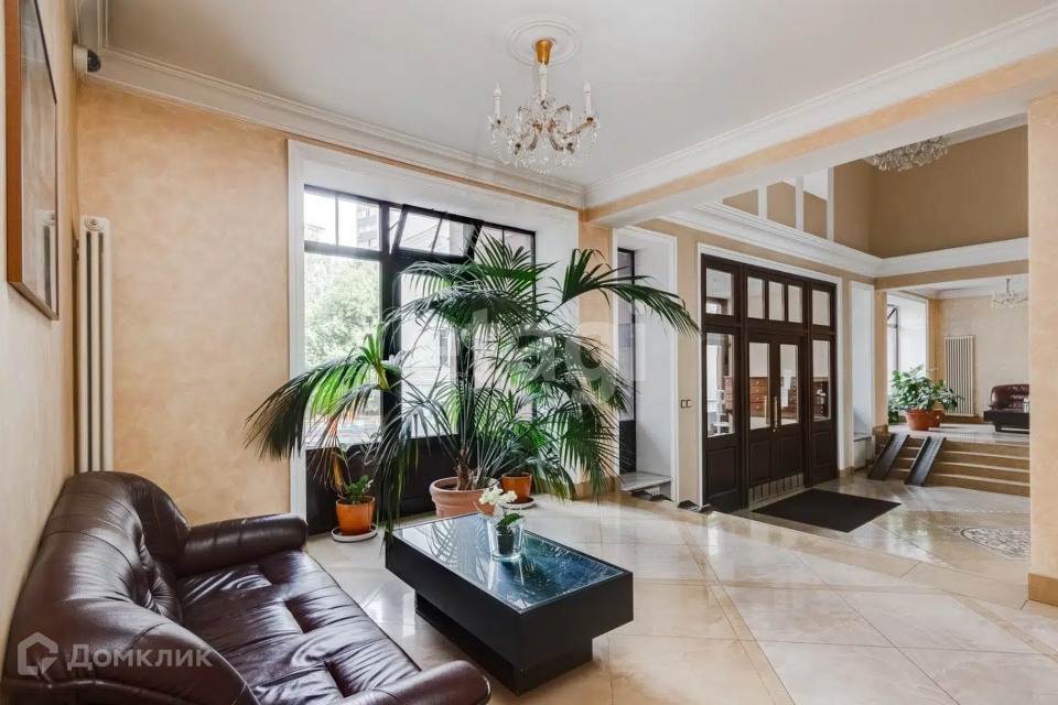 Продаётся 4-комнатная квартира, 176.7 м²