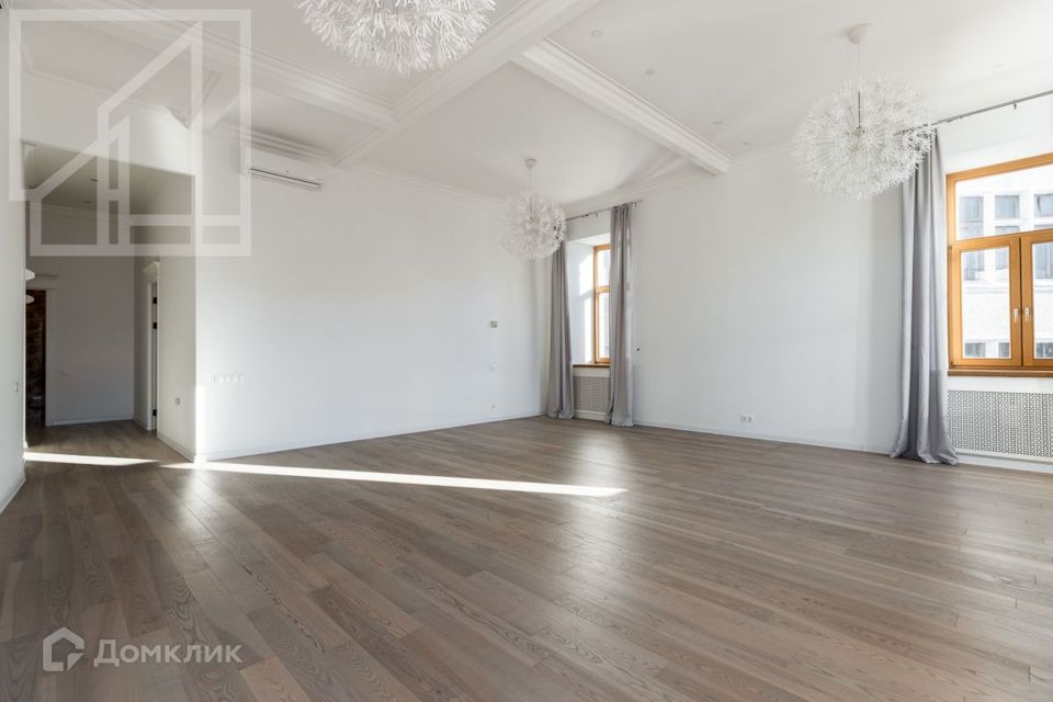 Продаётся 7-комнатная квартира, 300 м²